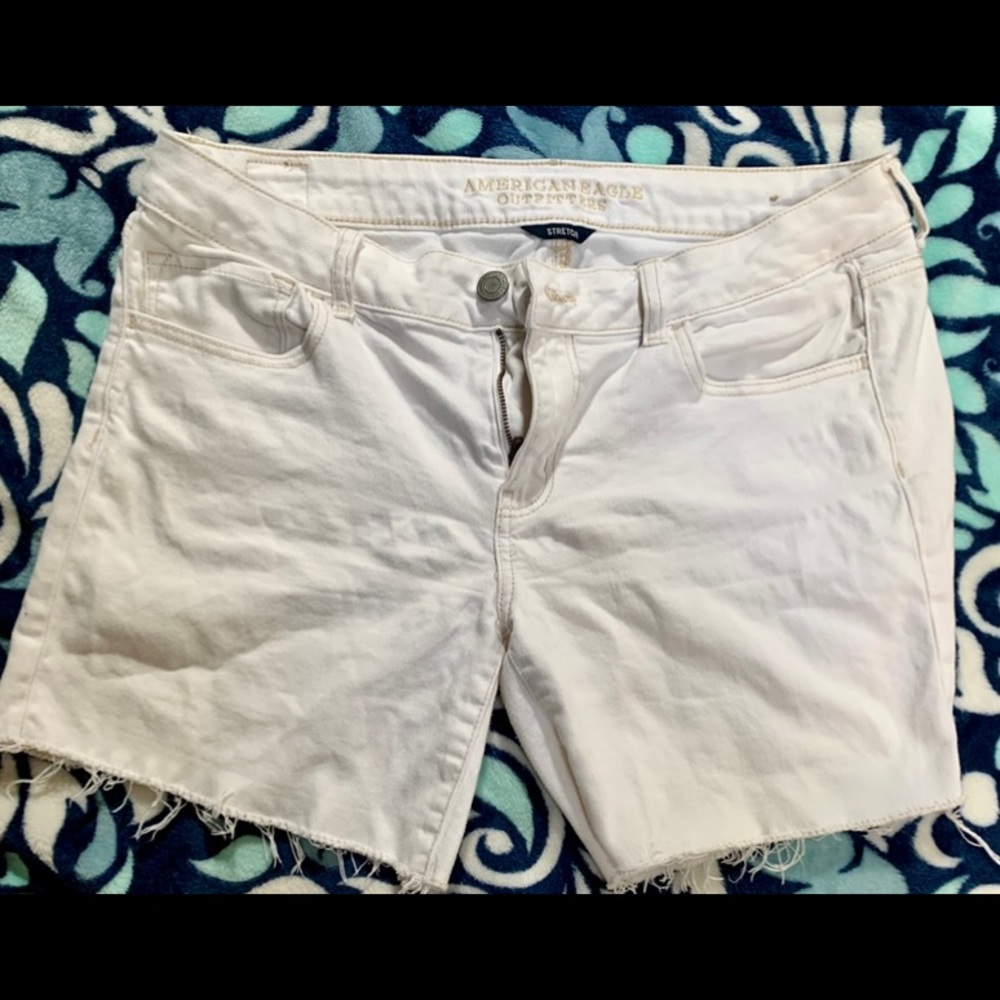 American Eagle Outfitters stretch midi white shorts size 14